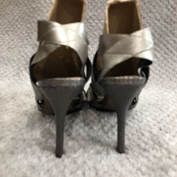 BCBG Gray Snakeskin Stretchy Strap Heels 
5” Heel
Size 7.5 
No Shoebox - Picture 10 of 11
